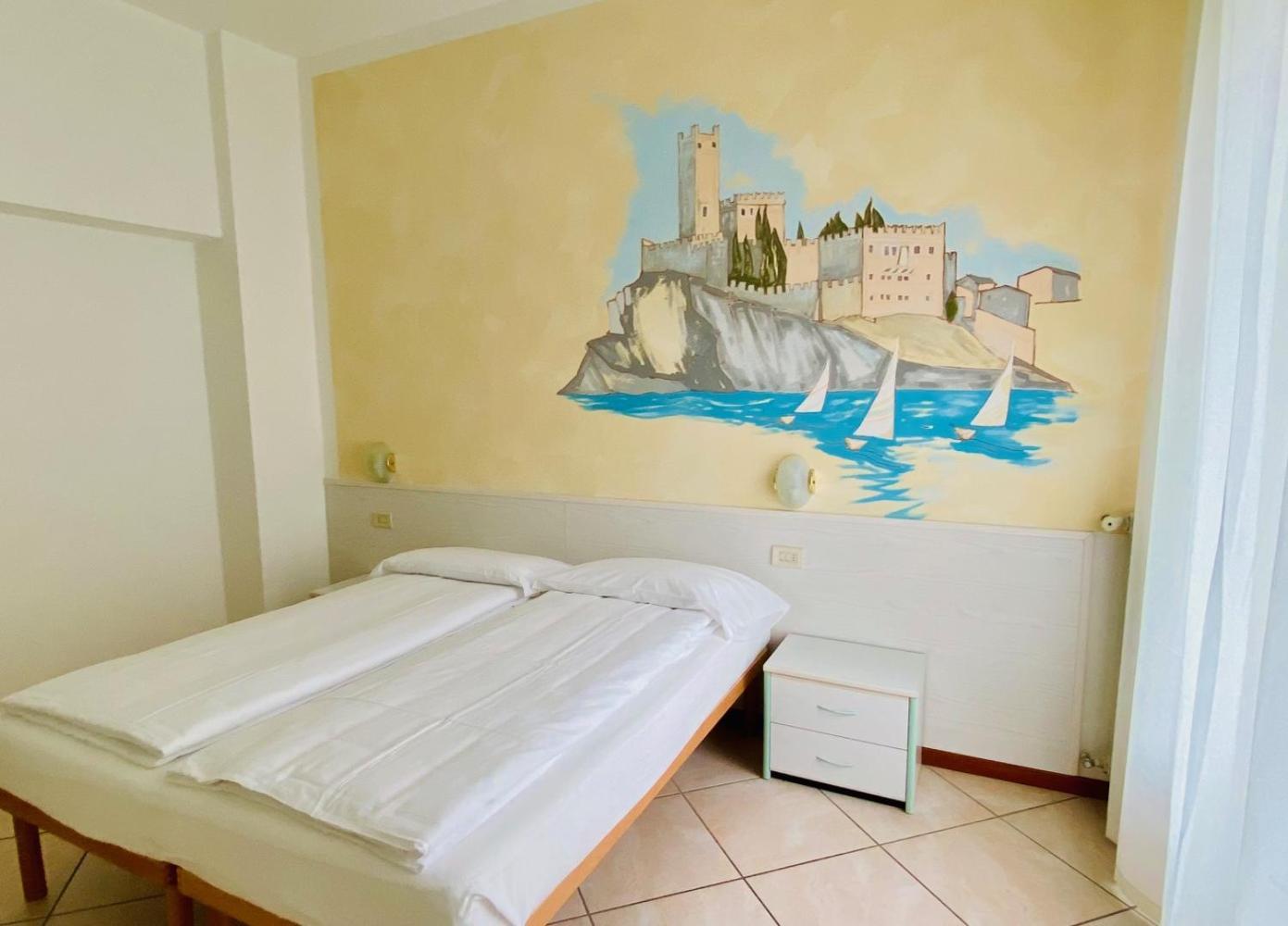 Hotel Ideal มัลเชซิเน ภายนอก รูปภาพ
