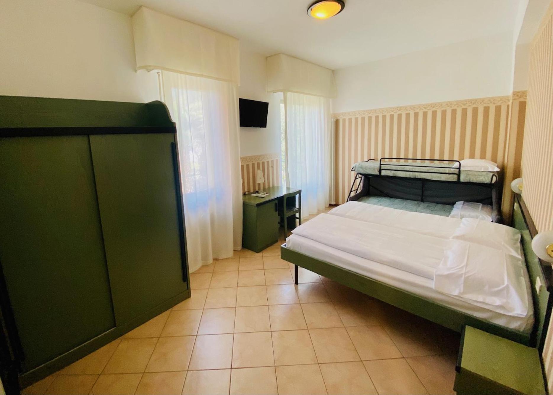 Hotel Ideal มัลเชซิเน ภายนอก รูปภาพ