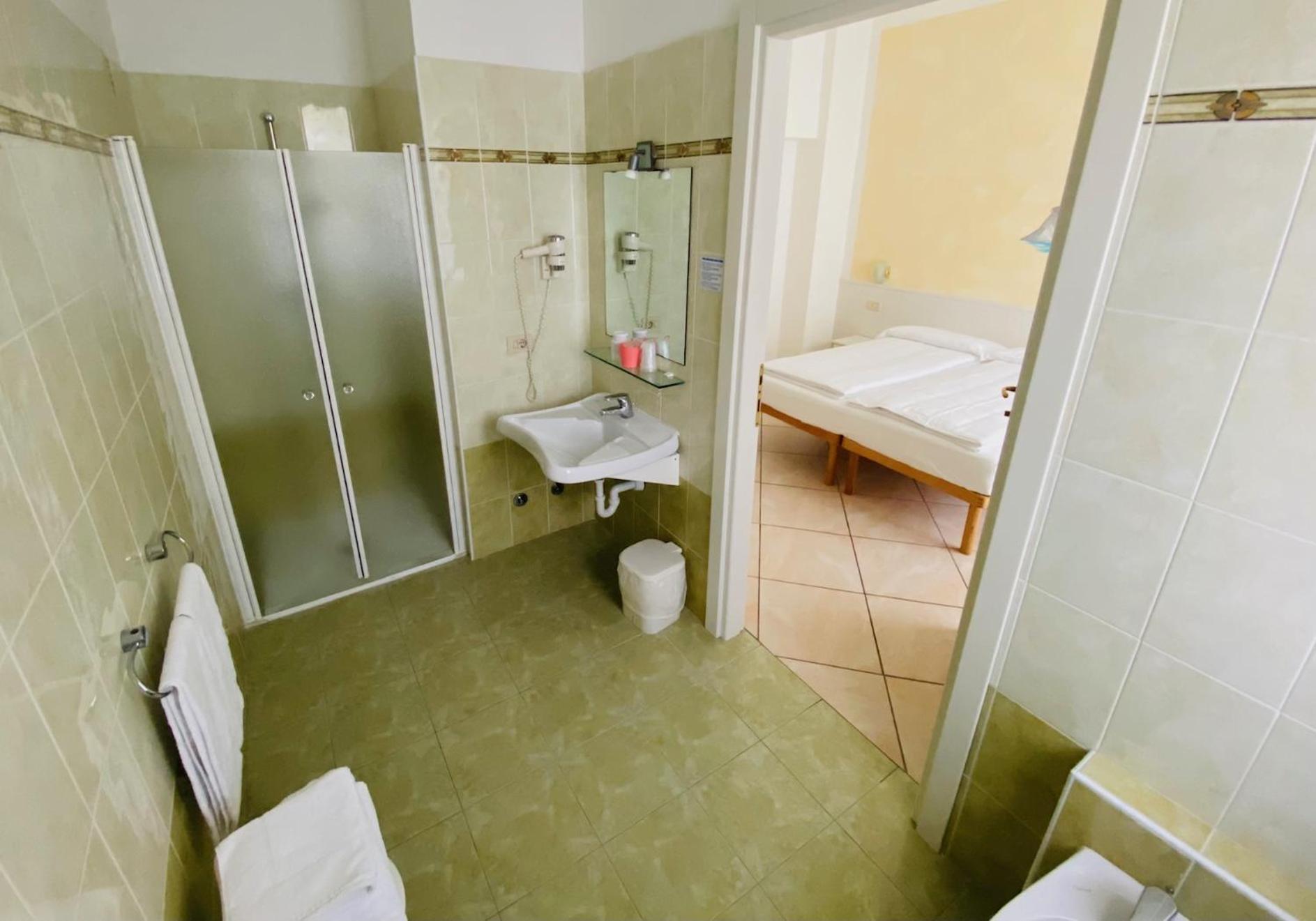 Hotel Ideal มัลเชซิเน ภายนอก รูปภาพ