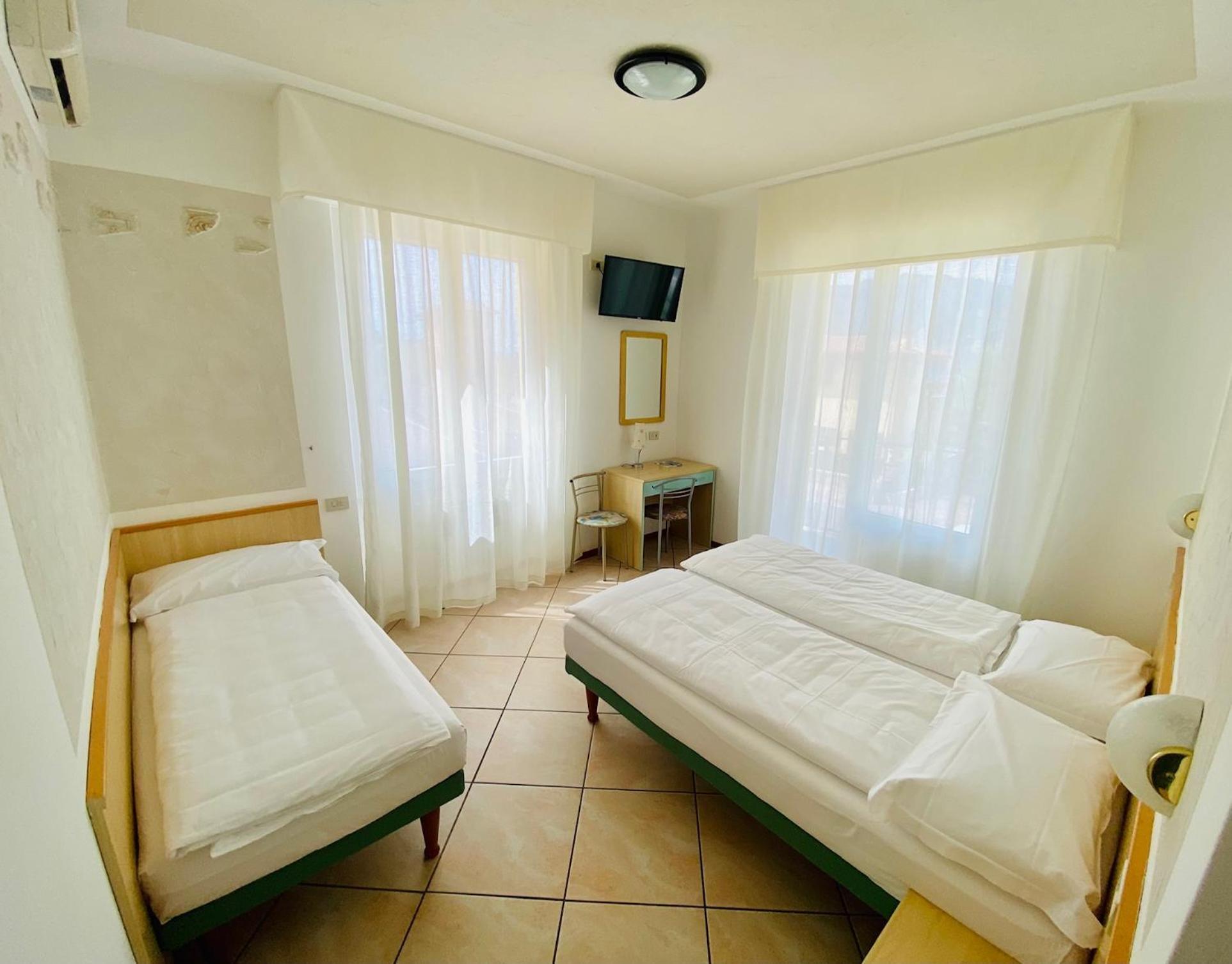 Hotel Ideal มัลเชซิเน ภายนอก รูปภาพ
