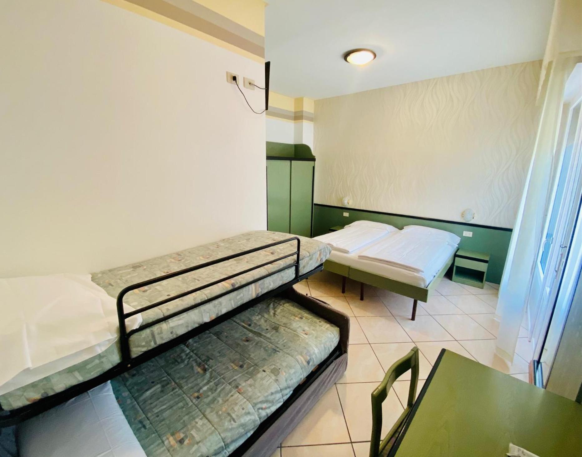 Hotel Ideal มัลเชซิเน ภายนอก รูปภาพ