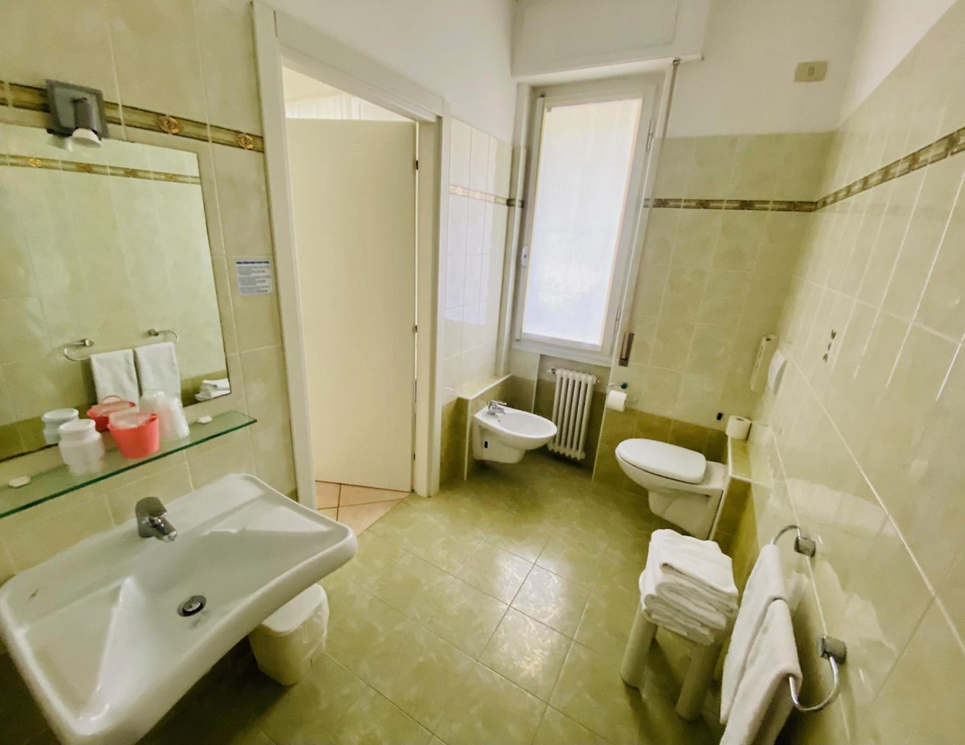 Hotel Ideal มัลเชซิเน ภายนอก รูปภาพ